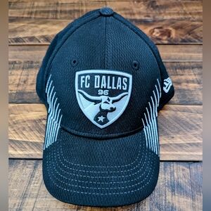 New Era FC Dallas Mens Black and White Logo 39THIRTY Flex Youth Hat